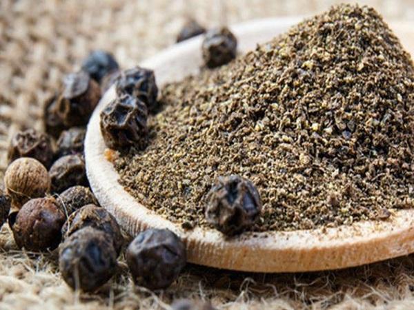 Nằm mộng thấy hạt tiêu rơi vãi