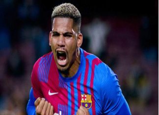 Chuyển nhượng chiều 9/4: Barca giữ chân thành công Araujo