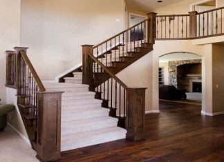 Hướng cầu thang ngược chiều kim đồng hồ được không