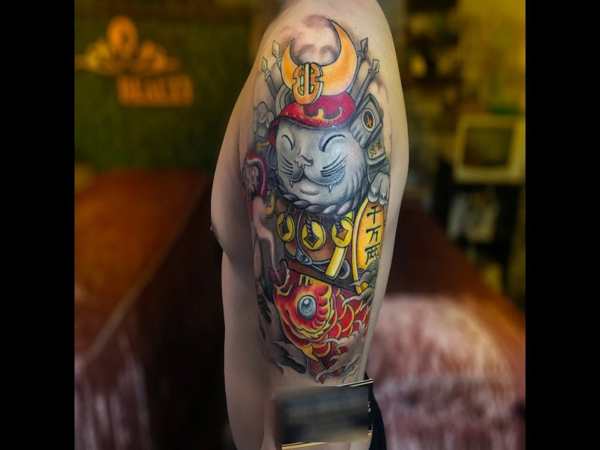 Xăm Mèo thần tài hợp với tuổi nào