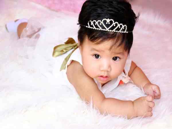 Tên con gái họ Ngô gắn với sự may mắn, bình an
