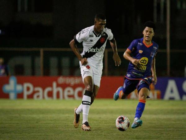 Phong cách chơi bóng của Rayan Vitor