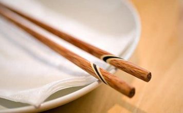 Gãy đũa là điềm gì, gãy đũa báo hiệu điều gì có sao không