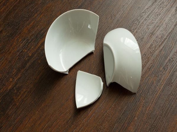 Làm vỡ bát báo hiệu điều gì theo thời gian