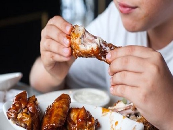 Ý nghĩa chung của giấc mơ thấy ăn thịt gà