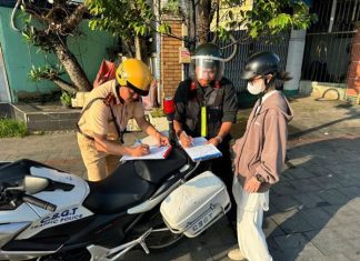 Nằm mơ thấy công an bắt xe là điềm gì, số gì giải vận?