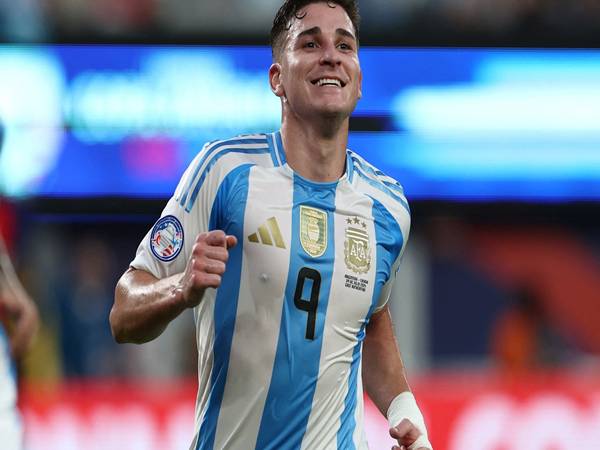 Julian Alvarez từng khoác áo những đội bóng nào?