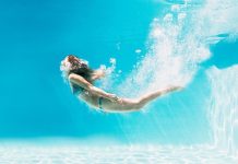 Nằm mơ thấy bơi trong nước là điềm gì, con gì may mắn?