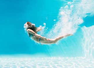 Nằm mơ thấy bơi trong nước là điềm gì, con gì may mắn?