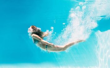 Nằm mơ thấy bơi trong nước là điềm gì, con gì may mắn?