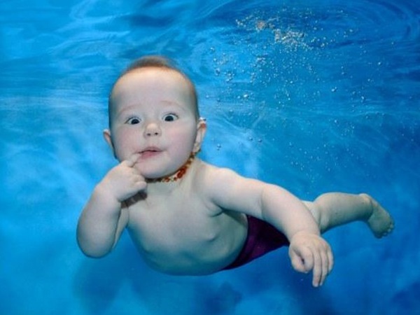 Nằm mơ thấy bơi trong nước là điềm gì, con gì may mắn?