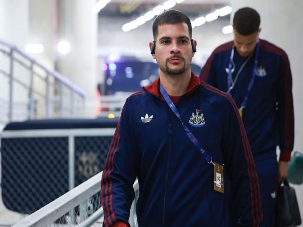 Newcastle phản ứng cứng rắn: “Không phải lúc và cũng không phải cách” Newcastle phản ứng cứng rắn: “Không phải lúc và cũng không phải cách”