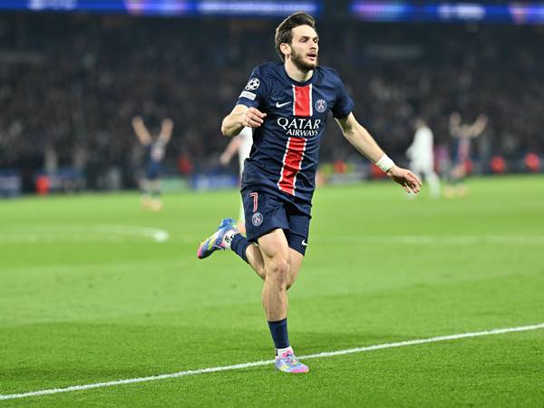 Chuyển nhượng Arsenal: PSG từ chối bán Kvaratskhelia