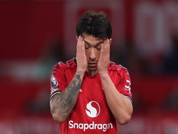 Luật là luật: Vì sao Martinez khó thoát án treo giò?